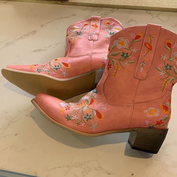 Heelchic Women’s Vintage Western Ankle Boots W/Embroidered Flowers